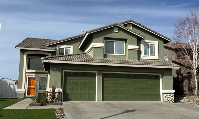Fontana Casa | Beautiful Home, Insurance, Ltr, Str, Corporate, Last Minute Travel