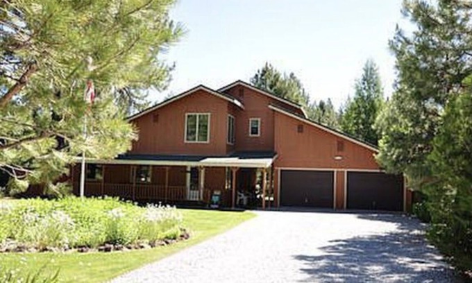 Shasta County Cabina | Beautiful home minutes to Mt. Lassen, hunting, Pacific Crest Trail and fishing