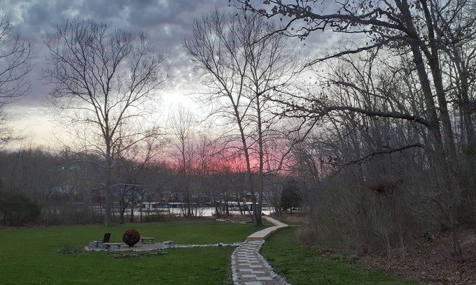 Linn Creek Casa | Beautiful Home on 3 acres and 300' of waterfront.