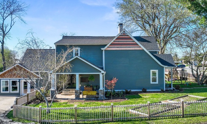 Versailles Casa | Beautiful home on Bourbon Trail.Close to Keeneland. Walk to downtown Versailles