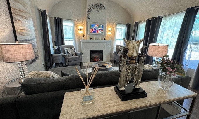 Riverside Casa | Beautiful home on historic street within walking distance of Riverside Plaza!!