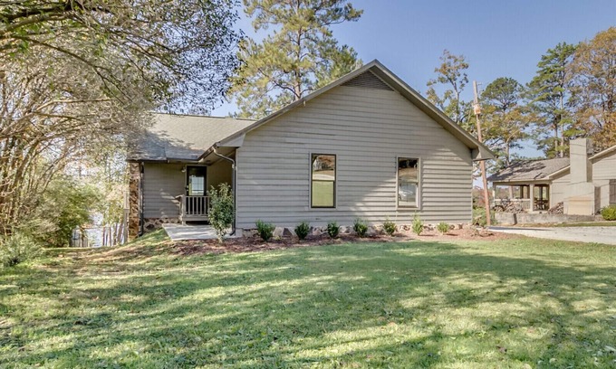 Northport Casa | Beautiful Home on Lake Tuscaloosa
