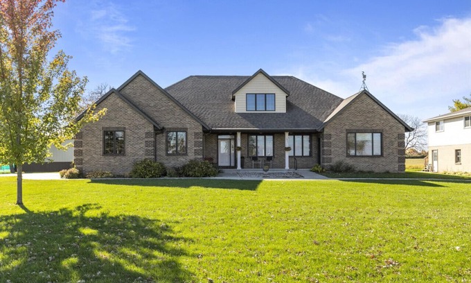 Black Wolf Casa | Beautiful home on Lake Winnebago
