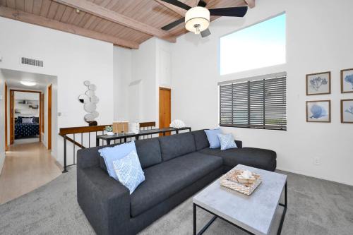 Santa Ana Heights Casa | Beautiful home on Seashore Dr