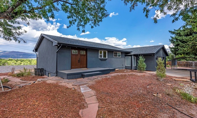 Lincoln Park Casa | Beautiful home on the bluff overlooking river and mountain views with hot tub!
