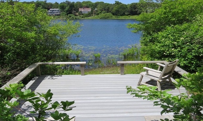 West Chatham Casa | Esta hermosa casa frente al lago ha sido completamente renovada.