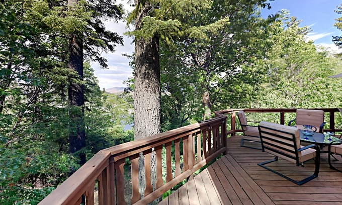 Cedar Glen Casa | Beautiful home W/ Lake Access, Decks, Fire pit, Papoose Lake views, & EV Charger