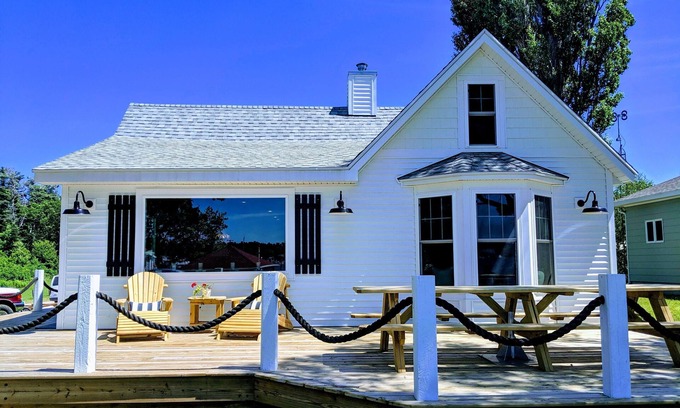 Beaver Island Casa | Hermosa casa con vista al puerto! Casa rural cálida y acogedora.