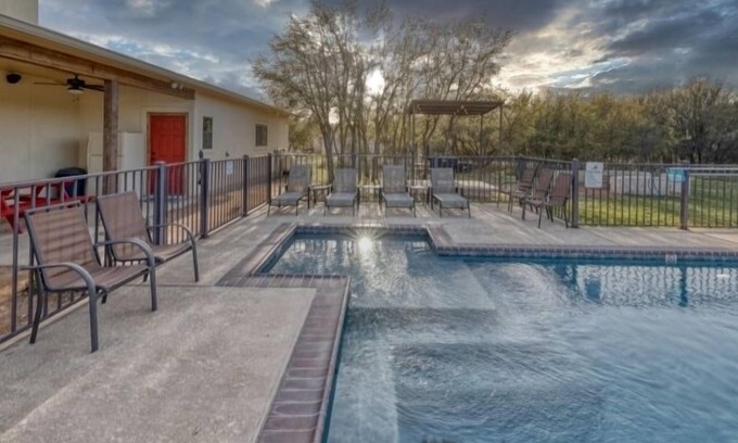 Sabinal Casa | Beautiful home with a pool