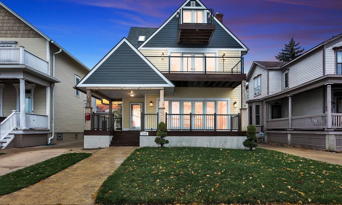 Racine Casa | Beautiful home with amazing Lake Michigan views
