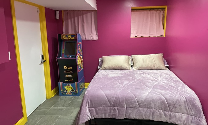 Chicago Apartamento | Beautiful home with Arcade and Movie Theater for you and your family to enjoy.