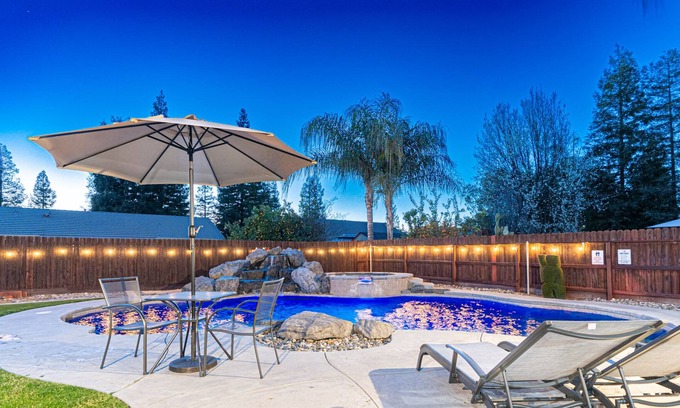 Selma Casa | Beautiful Home with Pool & Hot Tub close to National Parks