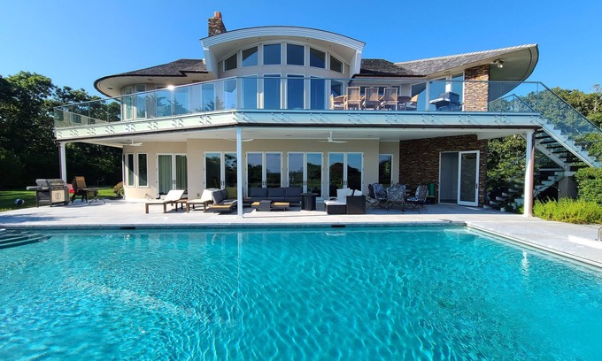 Montauk Casa | Beautiful home with spectacular views of the ocean.