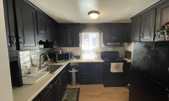 Fond du Lac Casa | Beautiful home with massage shower!