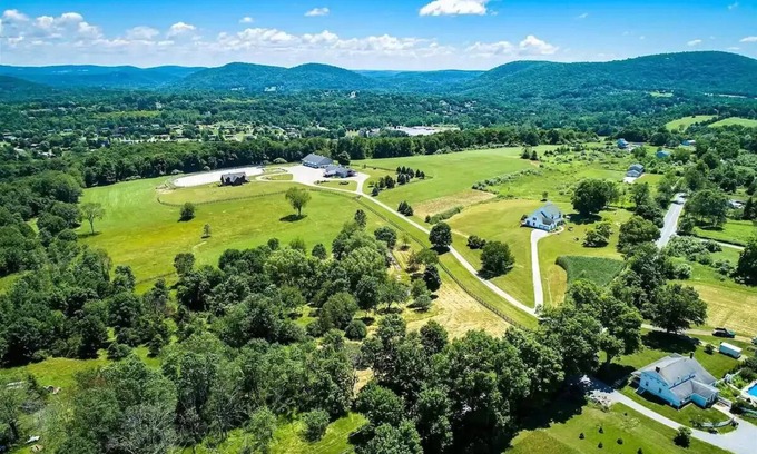 Town of Dover Casa | Beautiful Horse Farm