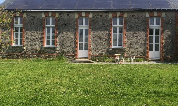 Chanzeaux Casa | Beautiful House in a former school
