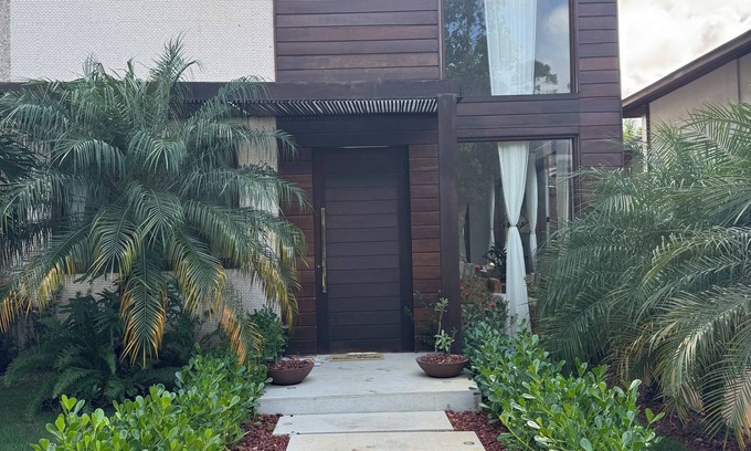 Itacimirim Casa | Beautiful house in Praia do Forte Bahia! It has a volleyball court and games room!