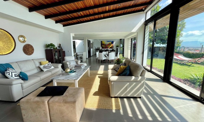 Heredia Casa | Beautiful house with pool in Heredia, ideal for families and long stays.