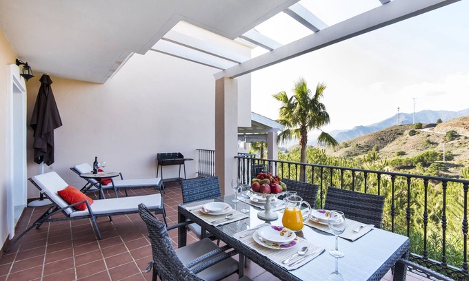 Alhaurín el Grande Casa | Beautiful House with Pool, Golf Course, Terraces, Wi-Fi and Air Conditioning
