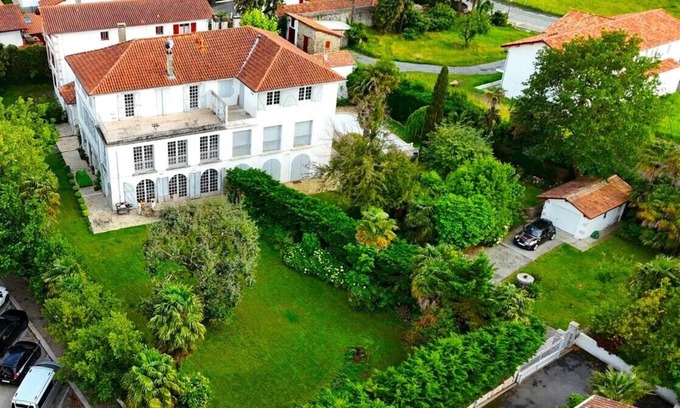 Ascain Casa | Beautiful House 16 pers in typical village, 14 min away from beach