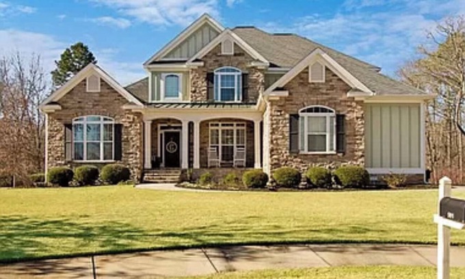 Gracewood Casa | Beautiful House available for Masters Rental
