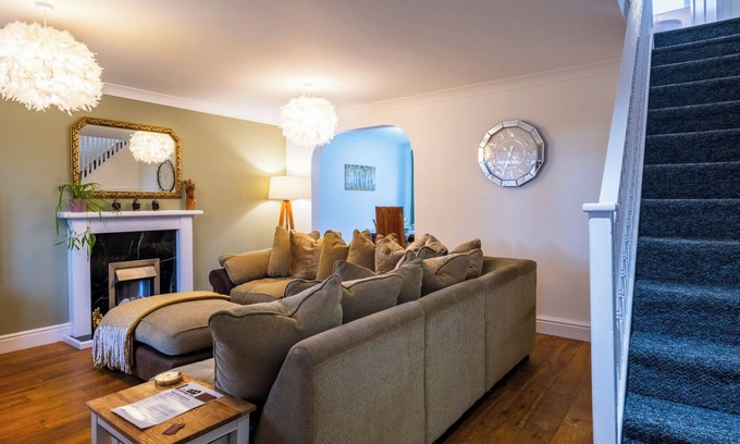 Cherry Hinton Casa | Beautiful House in Cambridge, Free Parking, No Sofabeds, Sleeps 6