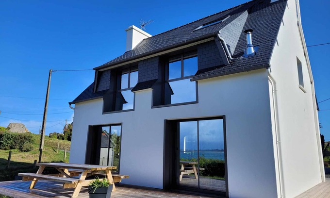 Kerlouan Casa | Beautiful house in front of the sea. Direct Access to the beach