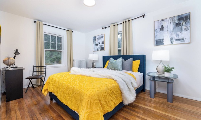 Windsor Casa | Beautiful House in Great Neighborhood - Rare Find