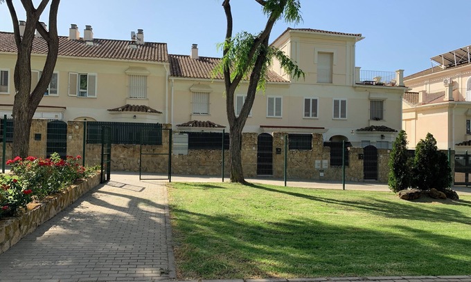 Tomares Casa | Beautiful house in idyllic setting