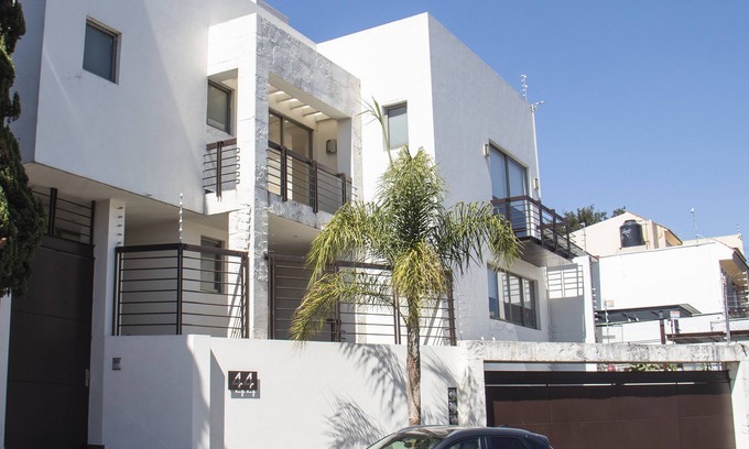 Barrio Bosques de las Lomas Casa | Hermosa Casa En Un Barrio Residencial / Hermosa casa en zona residencial