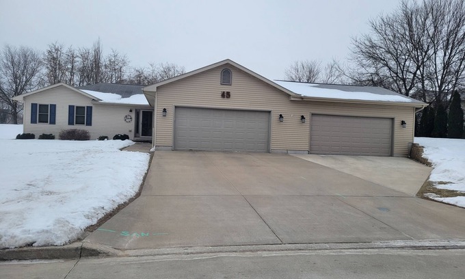 Oshkosh Casa | Beautiful house located 5 minutes drive to EAA AIRVENTUE