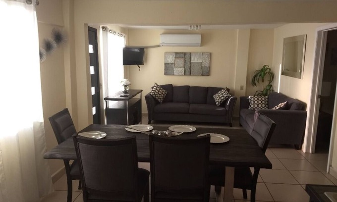 Tijuana Casa | Beautiful House on 2nd Floor (Close to the airport!)