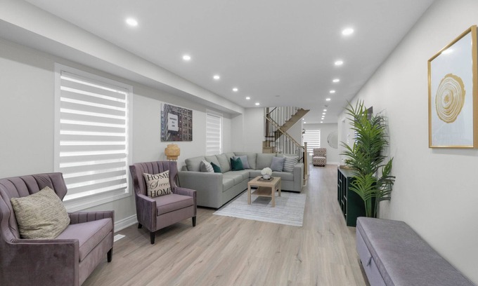 Brampton Casa | Beautiful House - On A Quiet Street