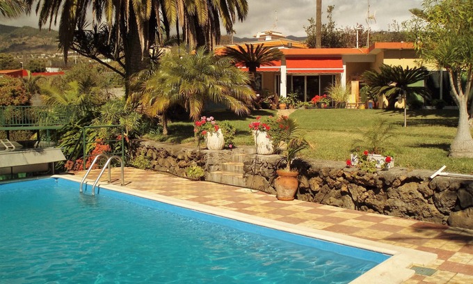 Tajuya Casa | Hermosa casa en el lado soleado de la isla, trop. Estacione u. Piscina