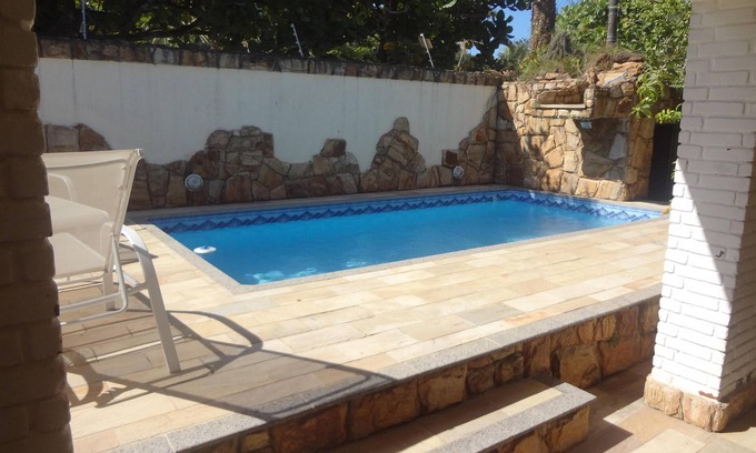 Jardim Enseada Casa | casa confortable con piscina Ensenada