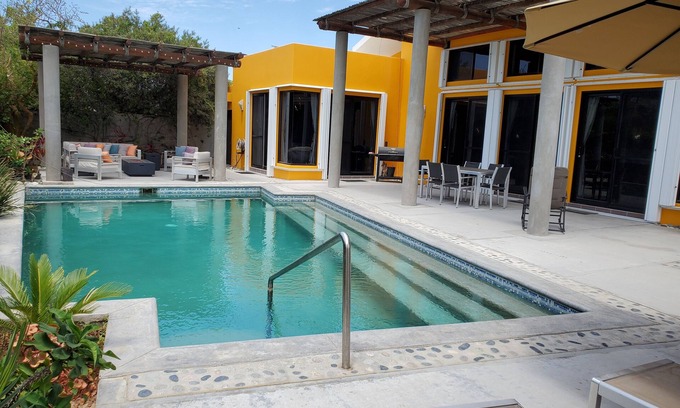 Los Barriles Casa | Hermosos apartamentos de 2 habitaciones, además de una cama alta tipo loft, 2. 5 baños, piscina privada y patio