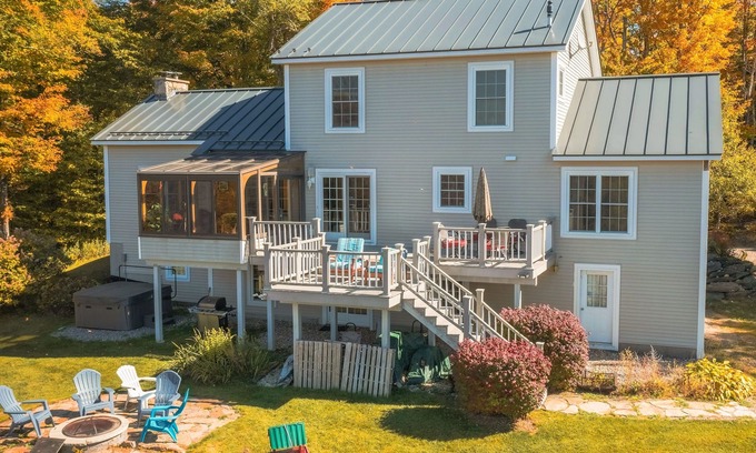 Stratton and Bromley Ski Areas Casa | Beautiful house w/ mountain & pond views, hot tub, pool table, bbq, firepit, w/d