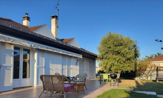 Meyzieu Nord Ouest Casa | Beautiful house with pool