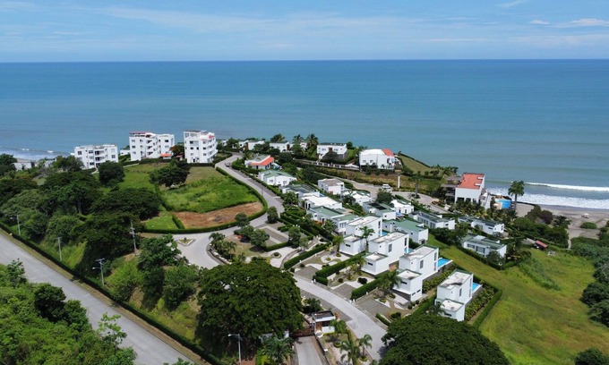 Jama Casa | Hermosa casa con piscina privada en Jama Campay con vista al mar
