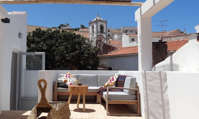 Baiona Casa | Beautiful house with roof terrace in old town of Odeceixe