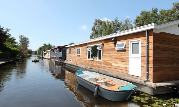 Zaandam Alquiler De Eote | Casa flotante única a solo 15 minutos del centro de Ámsterdam en tren.
