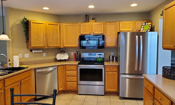 The Pinery Casa | Beautiful inviting comfy home w/views near horse park