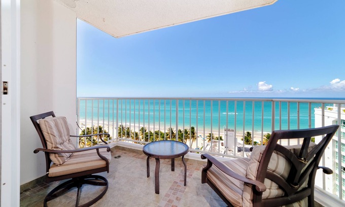 San Juan Apartamento | Beautiful Isla Verde Apartment by the Beach!