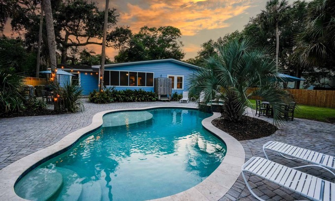 Isle of Palms Casa | Hermosa casa de Isle of Palms con piscina climatizada / jacuzzi. A pie de playa! 5bd / 3ba