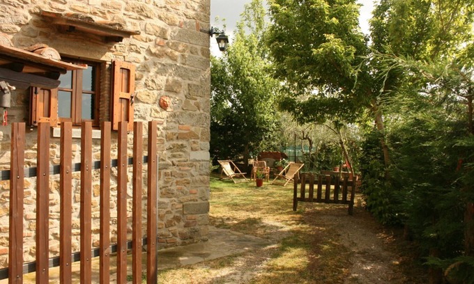 Montecchio Apartamento | Precioso apartamento para 4 personas con TV y aparcamiento, cerca de Cortona