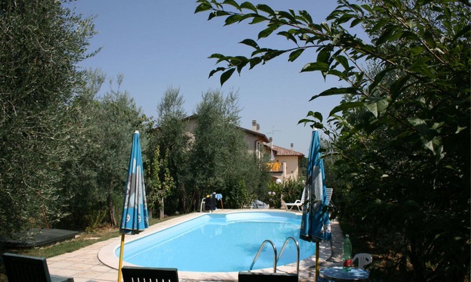 Marciano della Chiana Apartamento | Acogedor apartamento para 6 personas con A/C, piscina, TV, terraza y aparcamiento, cerca de Arezzo