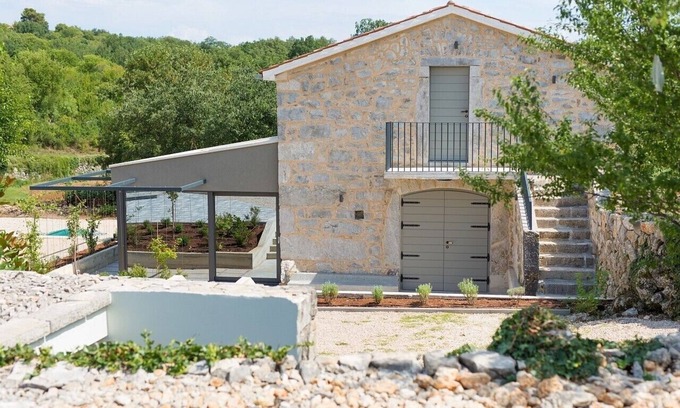Nenadici Villa | Luxury Jerini Barn in Bajcici