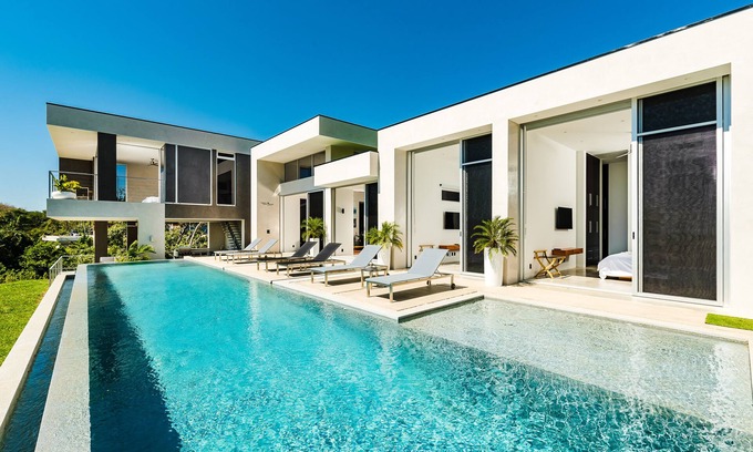 Black Beauty Villa | BEAUTIFUL Jungle Villa w/ Big Outdoor Space HUGE Pool & Experience Manager