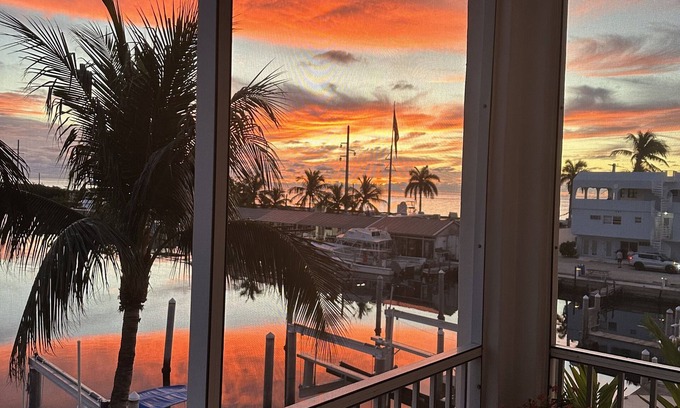 Islamorada Condominio | Hermoso condominio 'Keysey' con resbalón en una comunidad cerrada (VR-196)