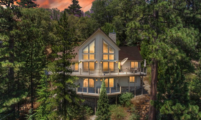Blue Jay Cabina | Beautiful Lake Arrowhead Cabin w/ EV Charger